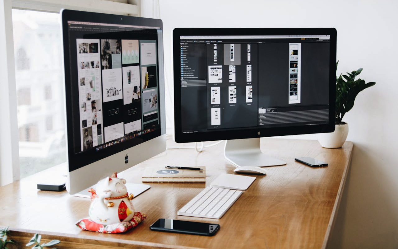 Mac Computer with Dual Monitor
