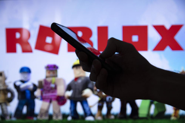 How can parents keep kids safe on Roblox?