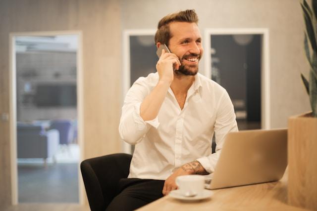 What Entrepreneurs Should Set Up First When Turning a Business Idea into an Online Brand